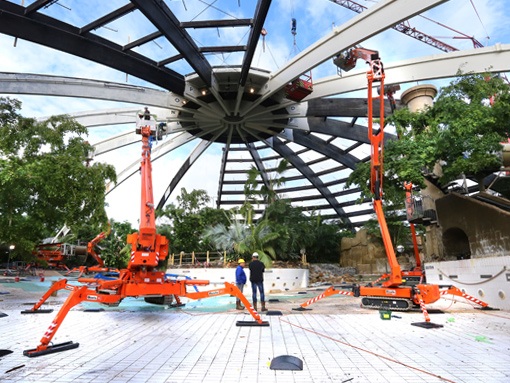 Boom lift indoors
