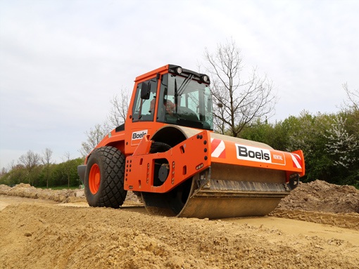 Employee vibrates the ground during project