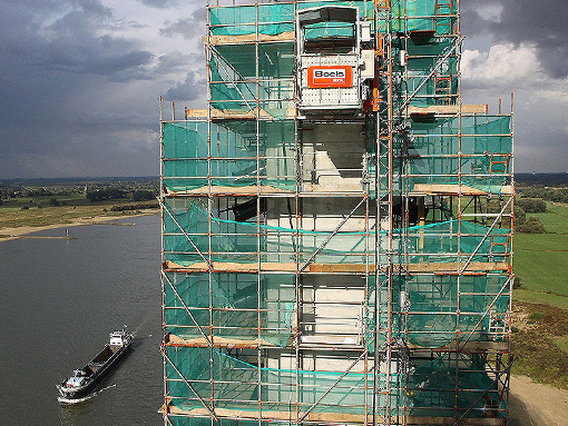 Personen-/Warenaufzug bei einem Bauprojekt