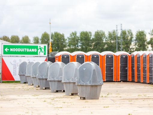 Toilettes mobiles sur le site d’un événement